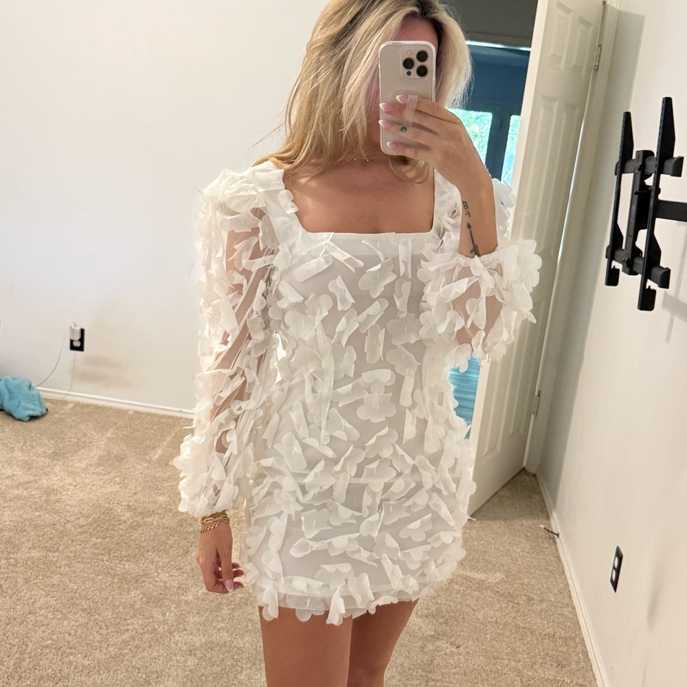 Elliatt White Floral Textured Midi Dress 3D